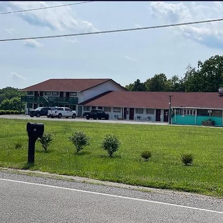 Hotel Lake Anna Glenora エクステリア 写真