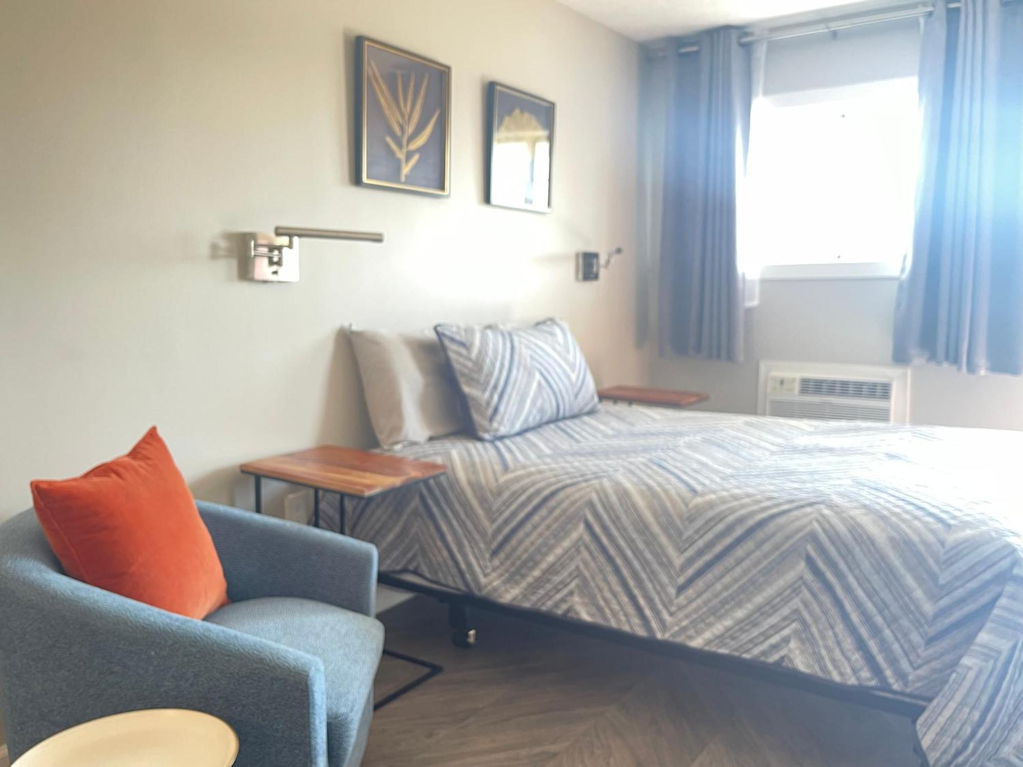 Hotel Lake Anna Glenora エクステリア 写真
