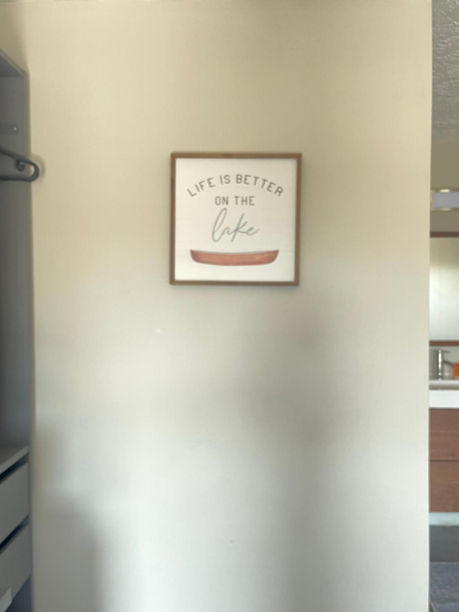Hotel Lake Anna Glenora エクステリア 写真