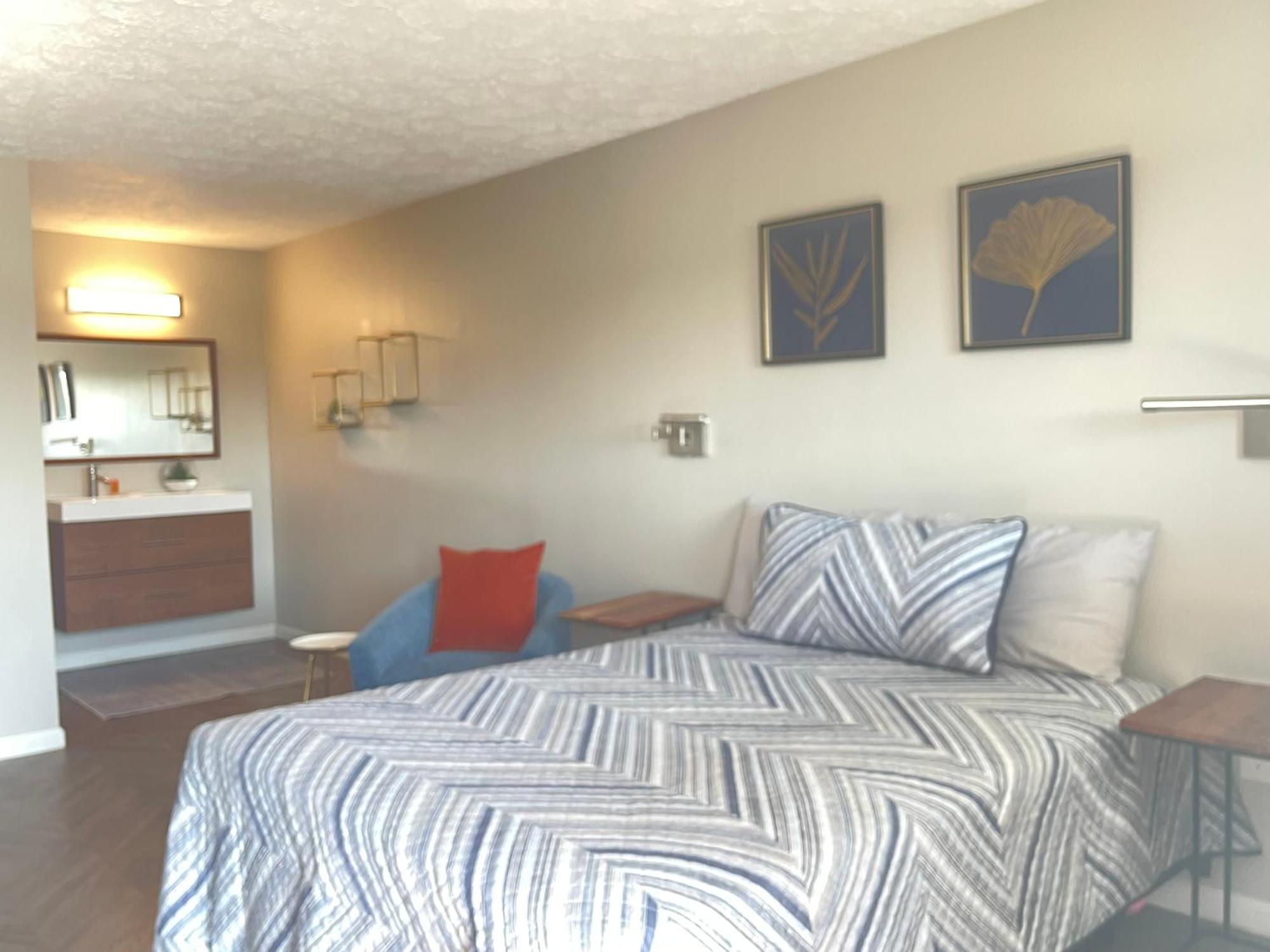 Hotel Lake Anna Glenora エクステリア 写真