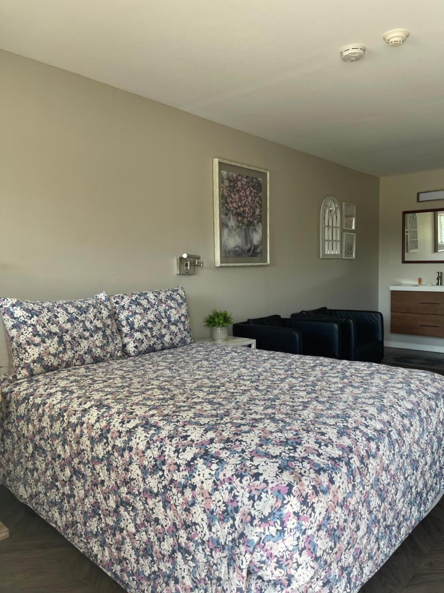 Hotel Lake Anna Glenora エクステリア 写真