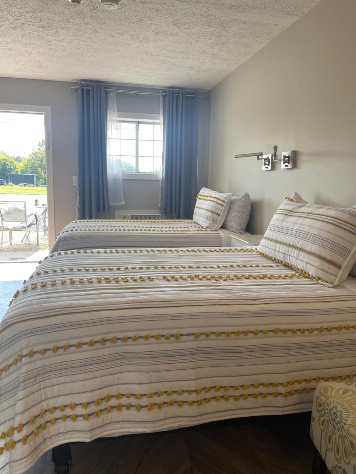 Hotel Lake Anna Glenora エクステリア 写真
