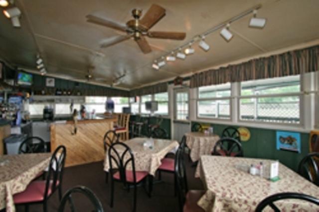 Hotel Lake Anna Glenora エクステリア 写真